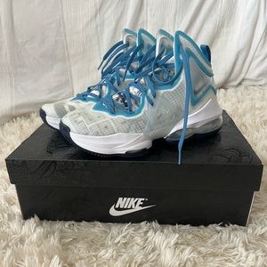 Lebron Mens Basketball shoes size 5.5